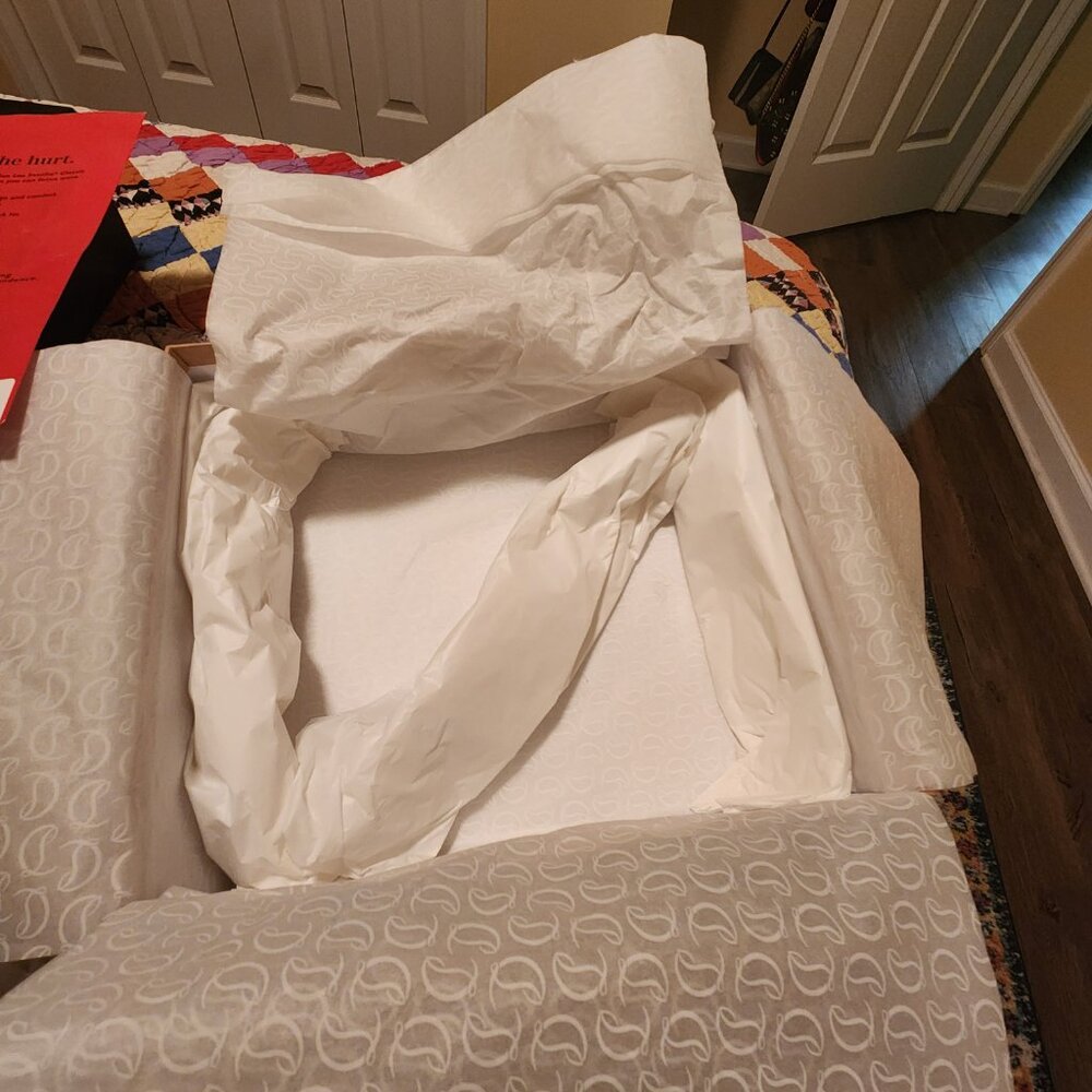 Christian Louboutin box and wrapping paper - Picture 3 of 3